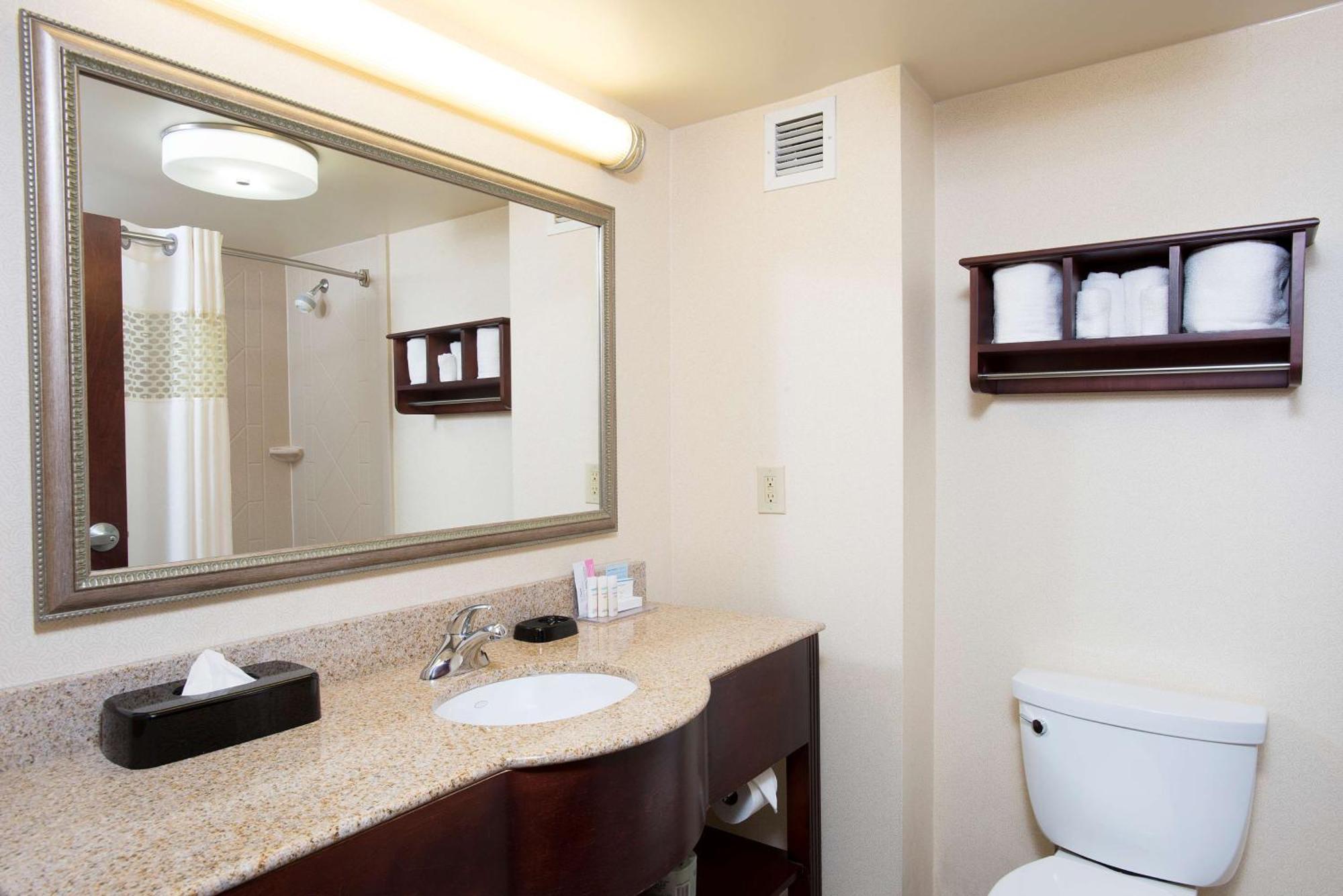 Hampton Inn & Suites Cincinnati-Union Centre Уест Честър Екстериор снимка