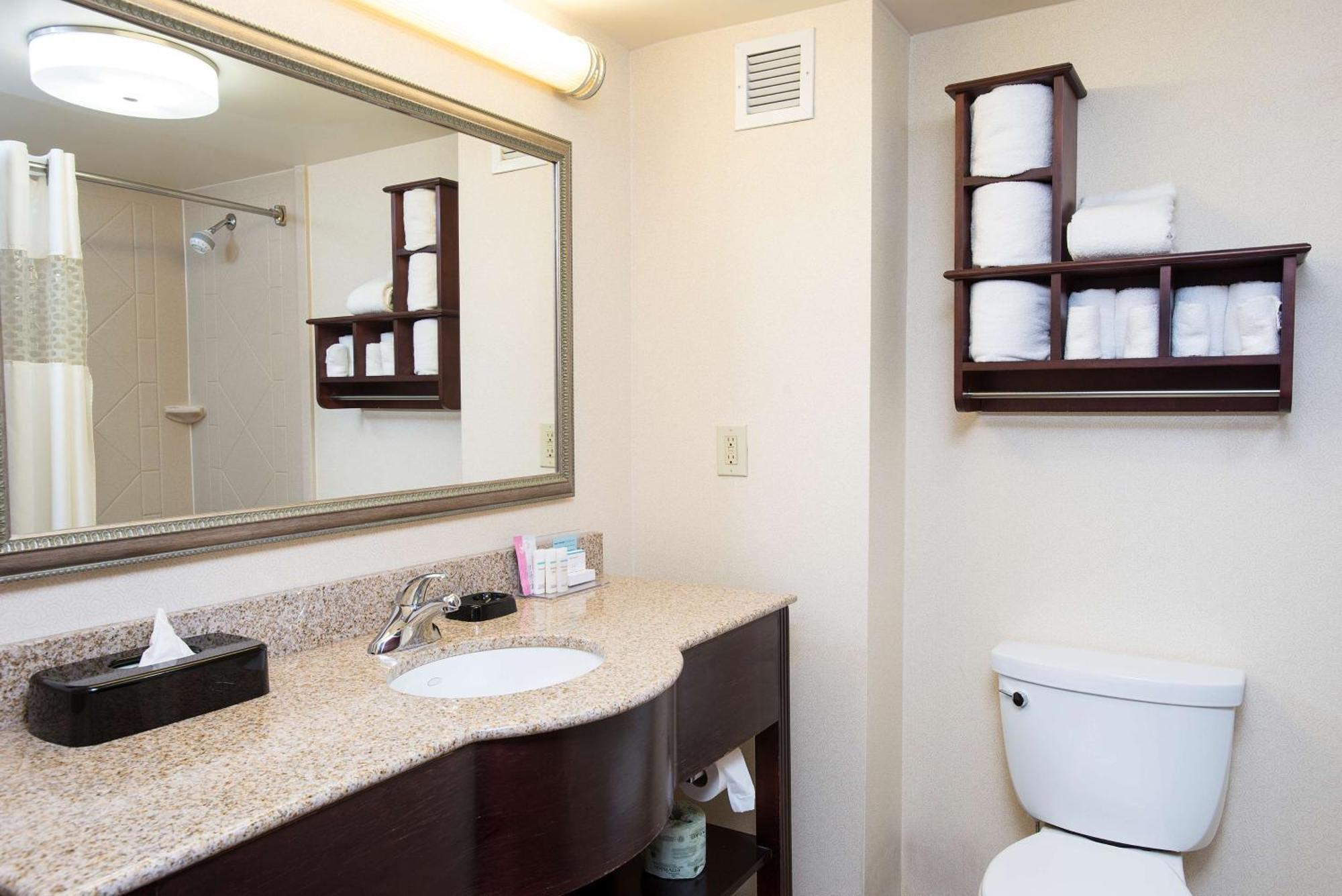 Hampton Inn & Suites Cincinnati-Union Centre Уест Честър Екстериор снимка