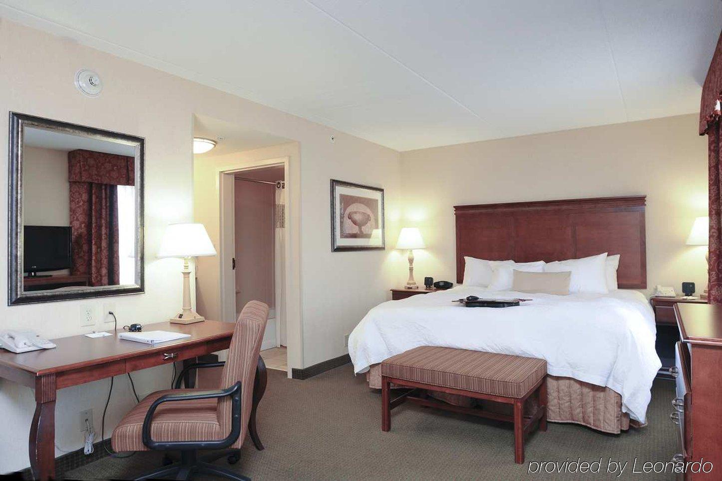 Hampton Inn & Suites Cincinnati-Union Centre Уест Честър Стая снимка